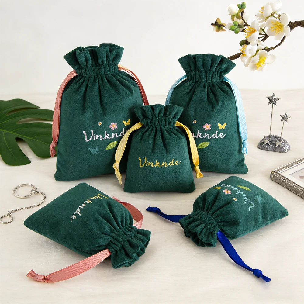 

50 шт./лот, зеленая бархатная лента, сумки на шнурке, упаковка для ювелирных изделий, мешок для пыли, чехол с персонализированным логотипом, свадебные серьги-конфеты для хранения