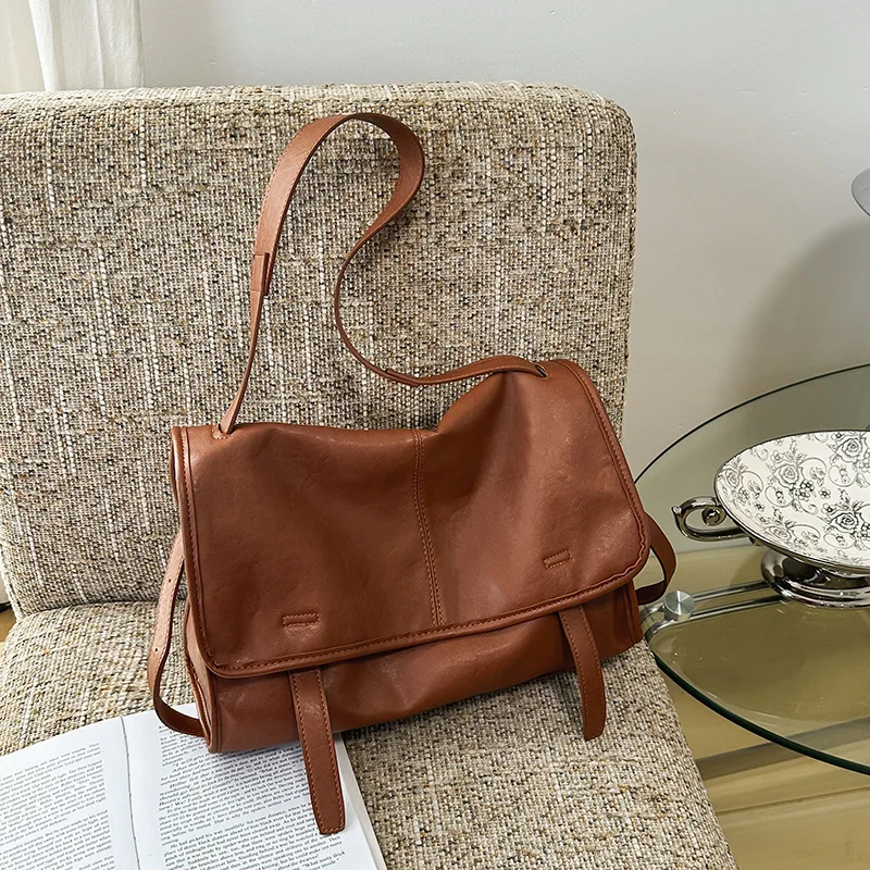 

Vintage Luxury Crossbody Bag Large Capacity Commuting Shoulder Bag for Women Comfortable and Versatile Texture Bags for Travel