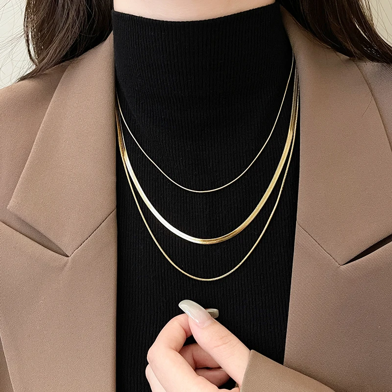 Edelstahl-Halskette in Goldfarbe mit mehrschichtiger Schlangenkette, nicht ausbleichender Schmuck für Frauen, sexy Schlüsselbeinkette-Accessoire – Detail 11