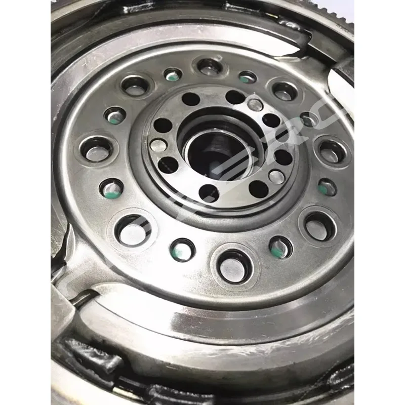 Automobiles Body Kits Silver Flywheel Dual-mass Clutch Five-speed/six-speed for MAXUS V80 G10 1.9 New S00006463