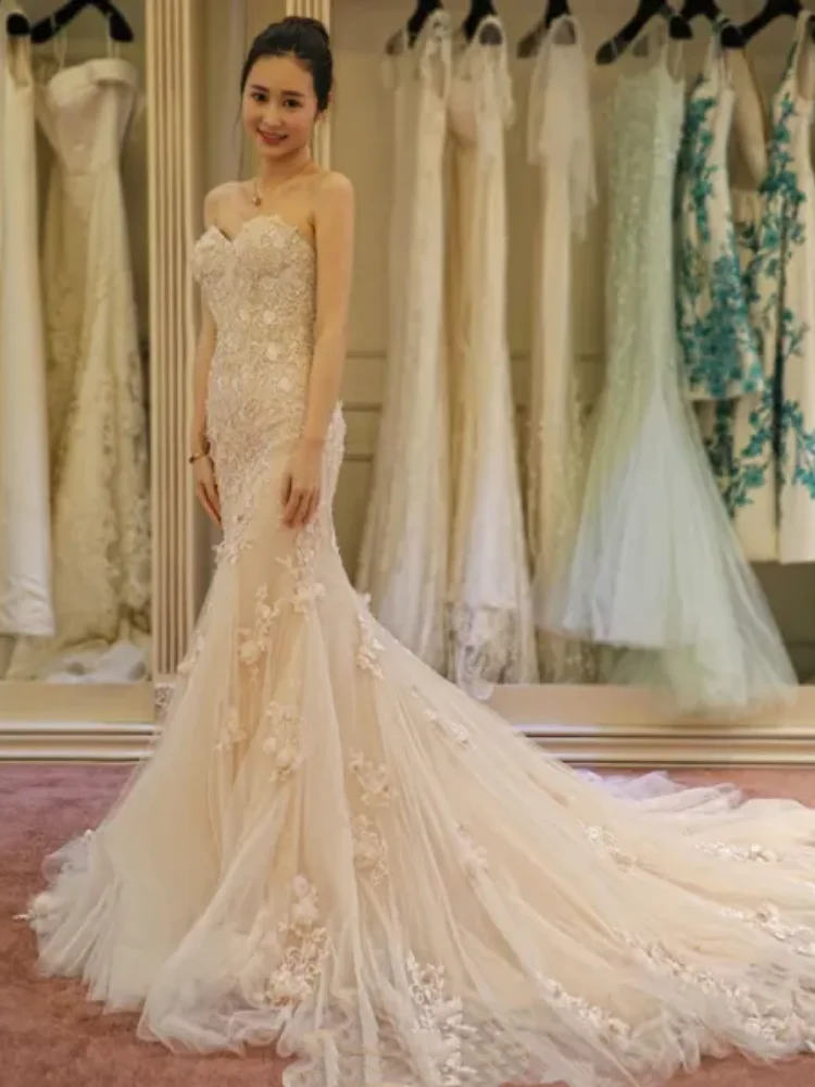 

Customized 2025 Light Pink Fishtail Wedding Dress With Strapless Floral Lace Decoration Trailing Romantic And Elegant