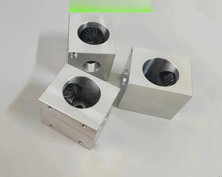 

Gearbox Speed Ratio 1:1 Small Motor Motor Parachute Gearbox Reducer Corner Commutator