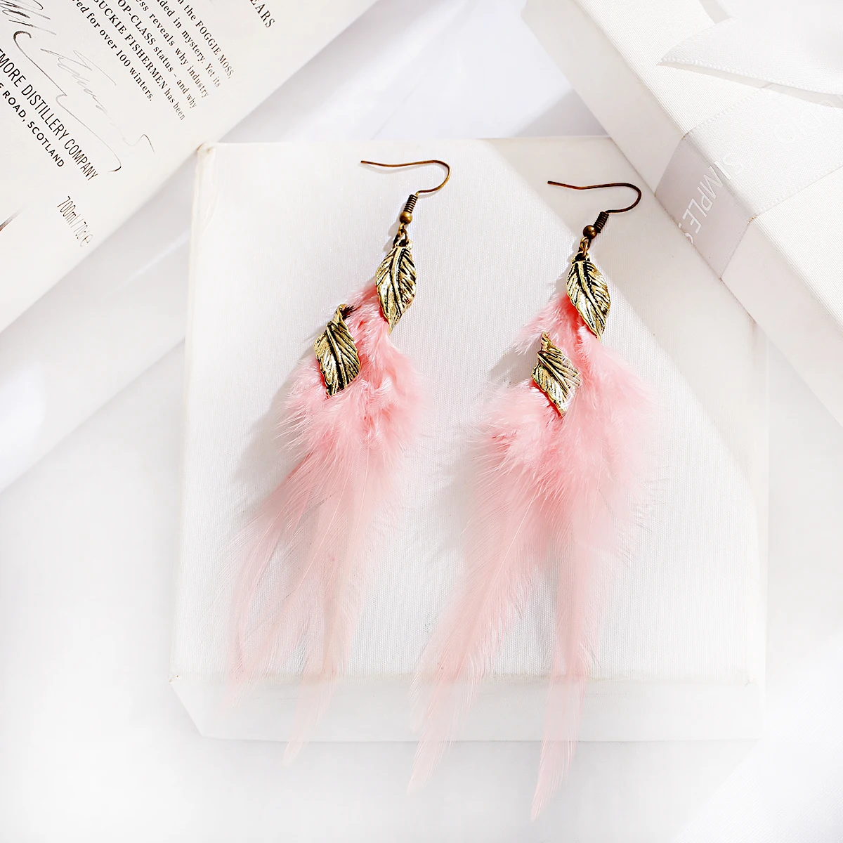 Boho Golden Leaf Feather Earrings for Women Kolczyki Vintage Long Tassel Feather Plush Earrings Charm Banquet Party Jewelry