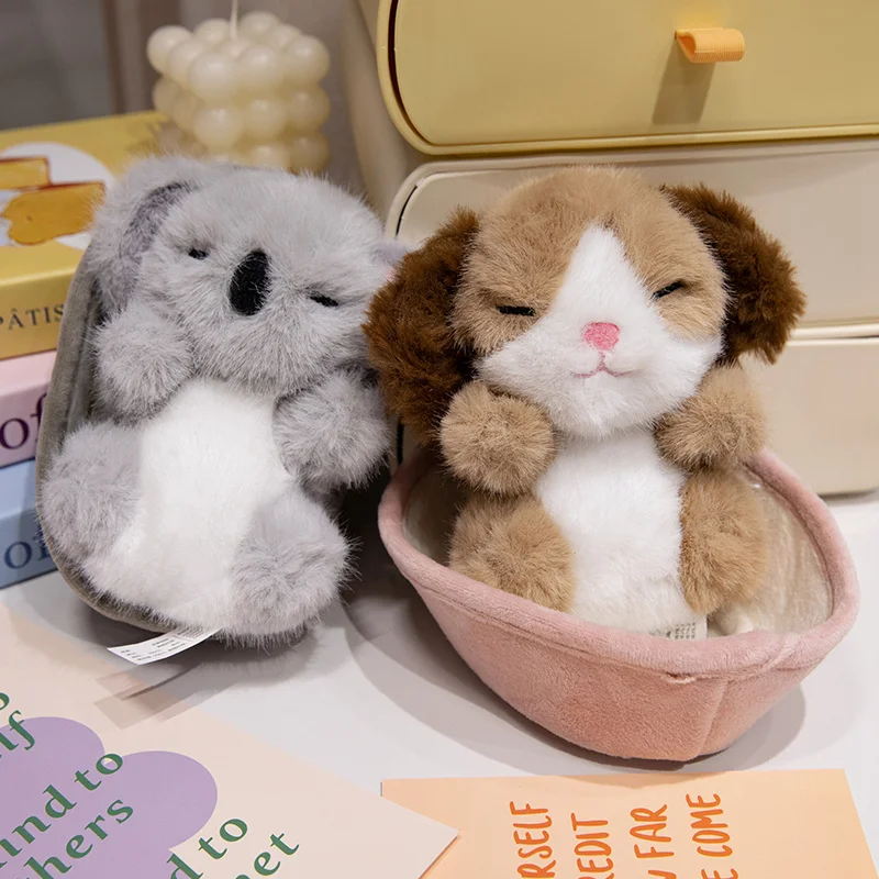 Animal en peluche endormi dans un panier pour bébé, jouet en peluche moelleux, chiot, chien, koala gris, couffin, chat noir, beurre doux dans un berceau