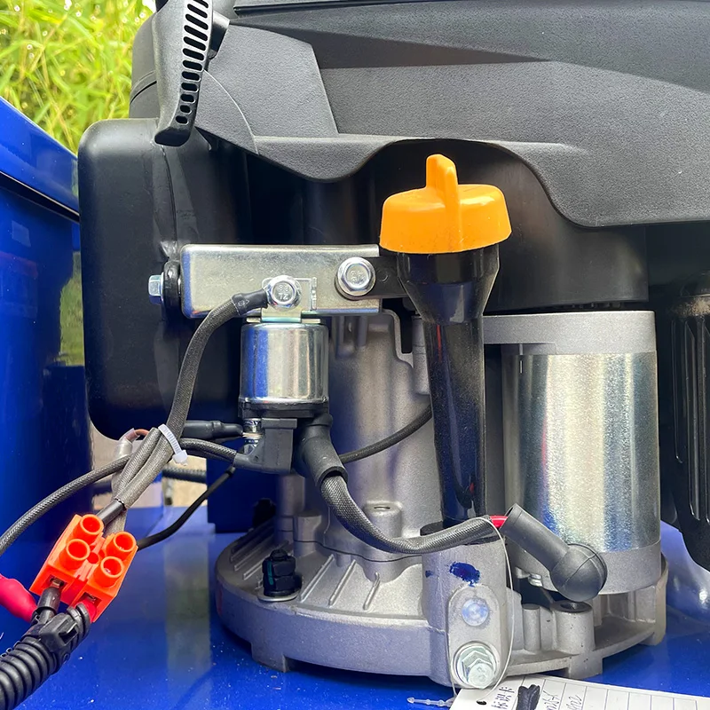 เครื่องตัดหญ้าที่ติดตั้งระบบขับเคลื่อนสี่ล้อและอุปกรณ์ควบคุมระยะไกล ออกแบบมาเป็นพิเศษสําหรับใช้ในสวน