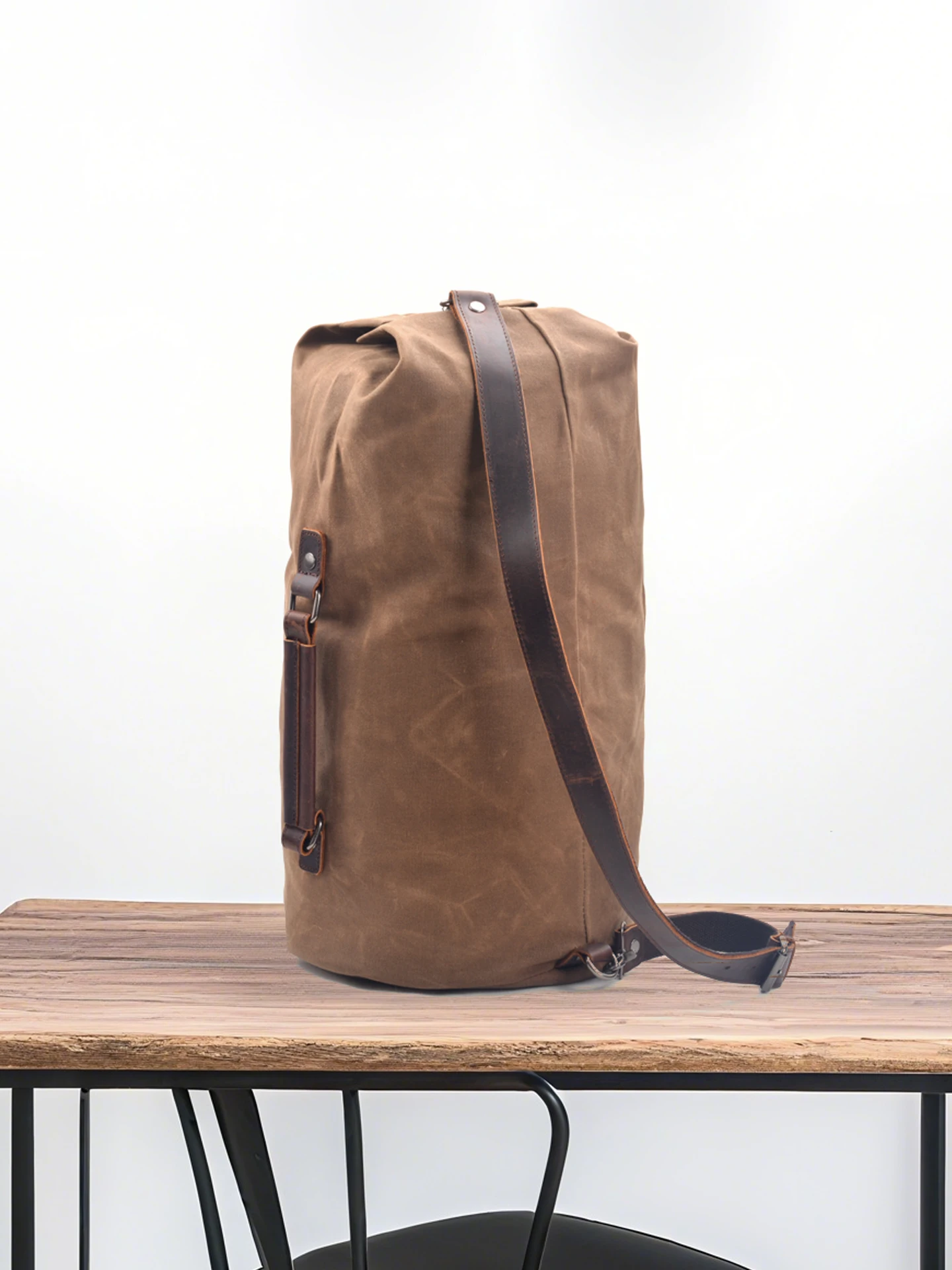 Retro Military Canvas Bucket Bag Single Shoulder Motorcycle Travel Bag Outdoor Storage Pack Water Bucket Bag Crossbody Bag