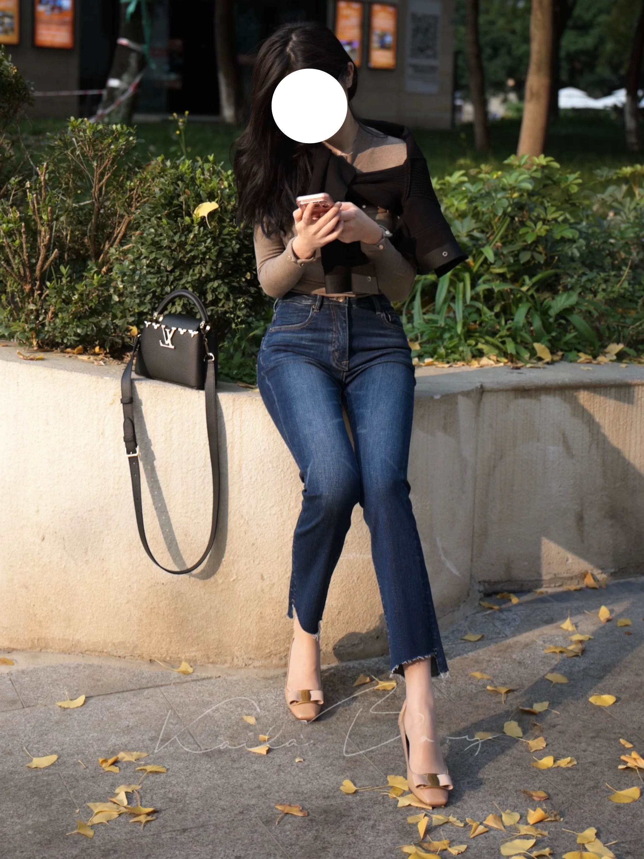 

Женские джинсы Slim Fit длиной 7/8 с асимметричным подолом, из эластичного хлопкового денима, со встроенными накладками на бедрах, в винтажном повседневном стиле, современный крой