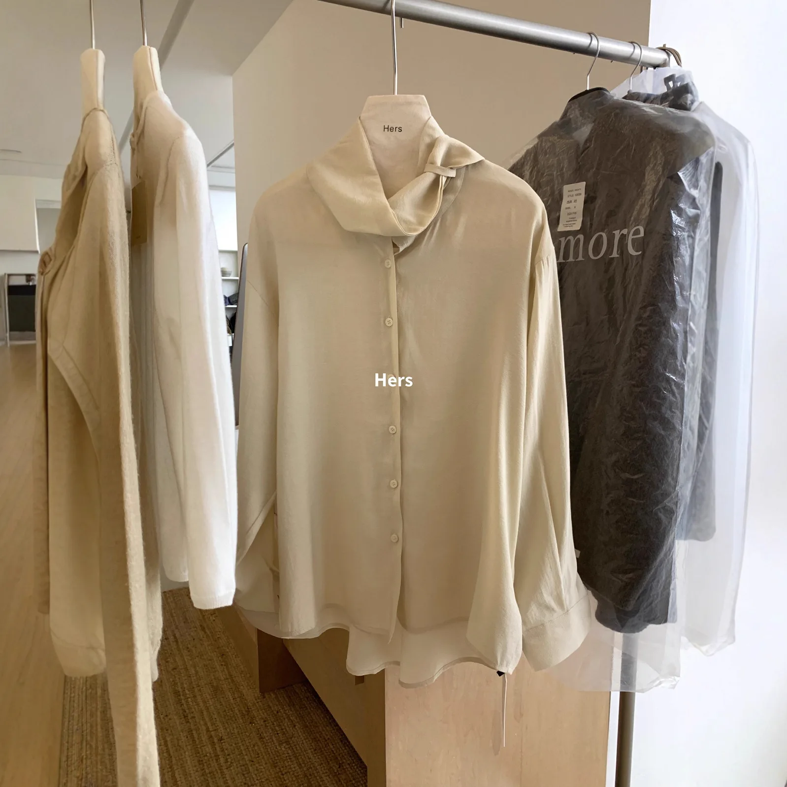 2025 Women's Blouse Autumn Korean Influencer Style Shirt Age Reducing Elegant Design Centric Scarf Collar Long Sleeve Blouse