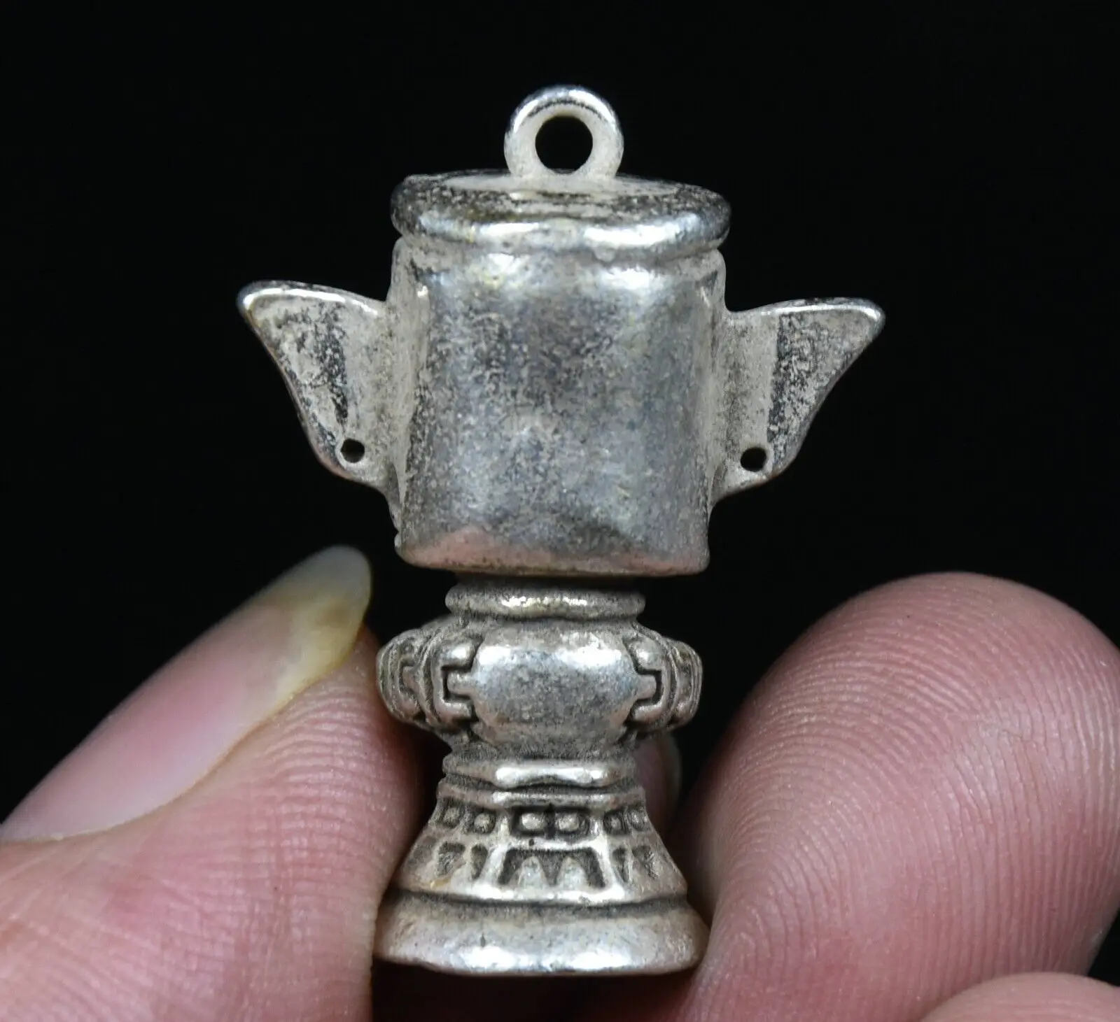 3.5Cm Old Chinese Miao Silver Feng Shui Stand Sanxingdui People Lucky Pendant