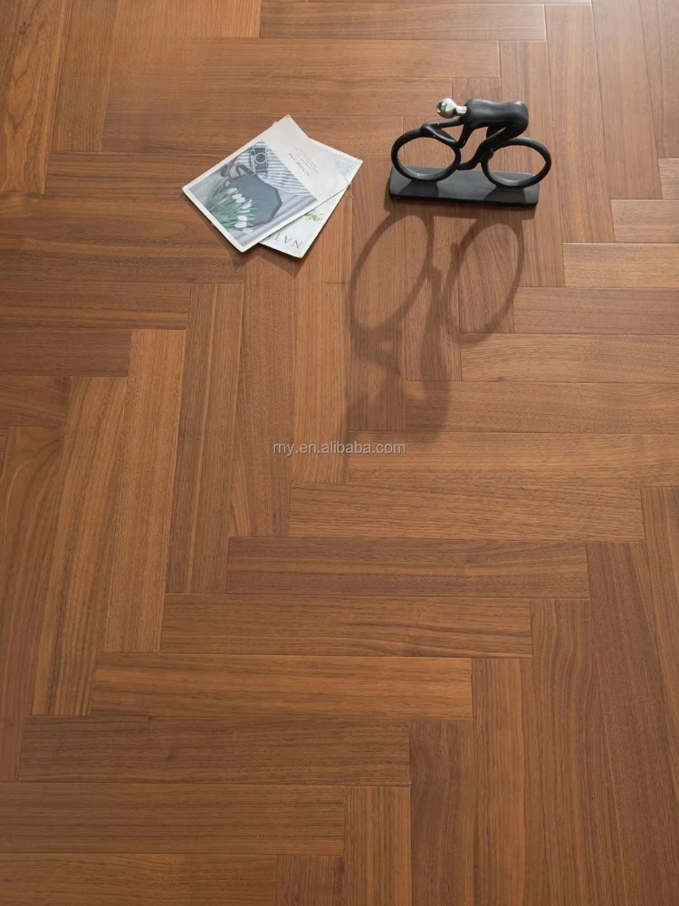 نسخة مخصصة 15 مم من خشب الجوز الأسود والخشب الصلب المركب متعدد الطبقات أرضية متعرجة متوافقة مع الحرارة المشعة