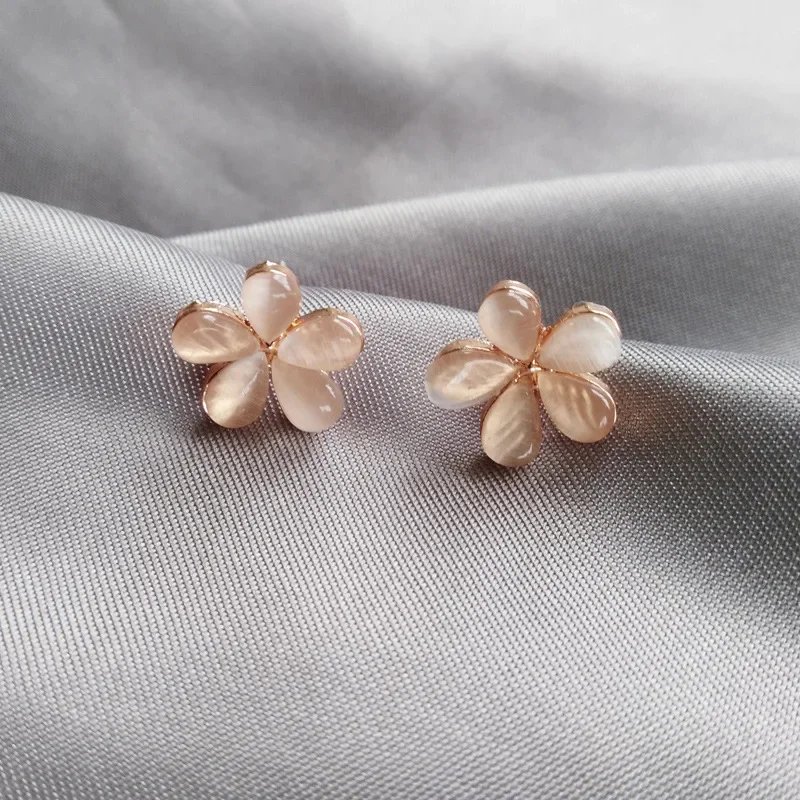 Japanese Style Mori Girls Small Fresh Flower Clip on Earrings Simple Short Resin Opal Clip Earrings Without Piercing Female