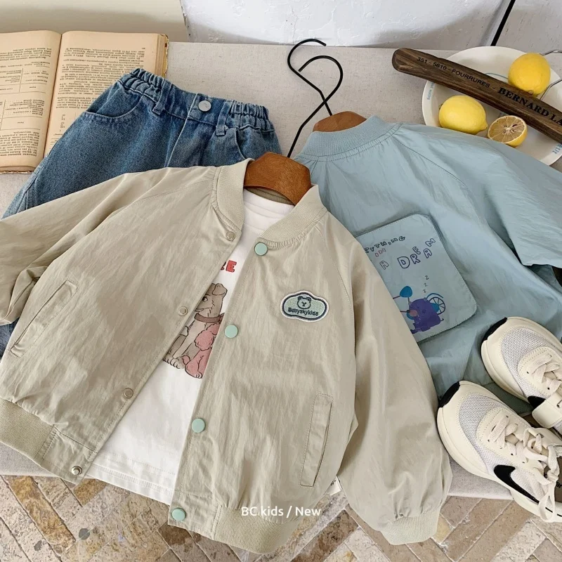 Abbigliamento per bambini Cappotto casual in tinta unita per bambini 2025 Primavera Nuova giacca stampata a maniche lunghe per ragazzi e ragazze alla moda