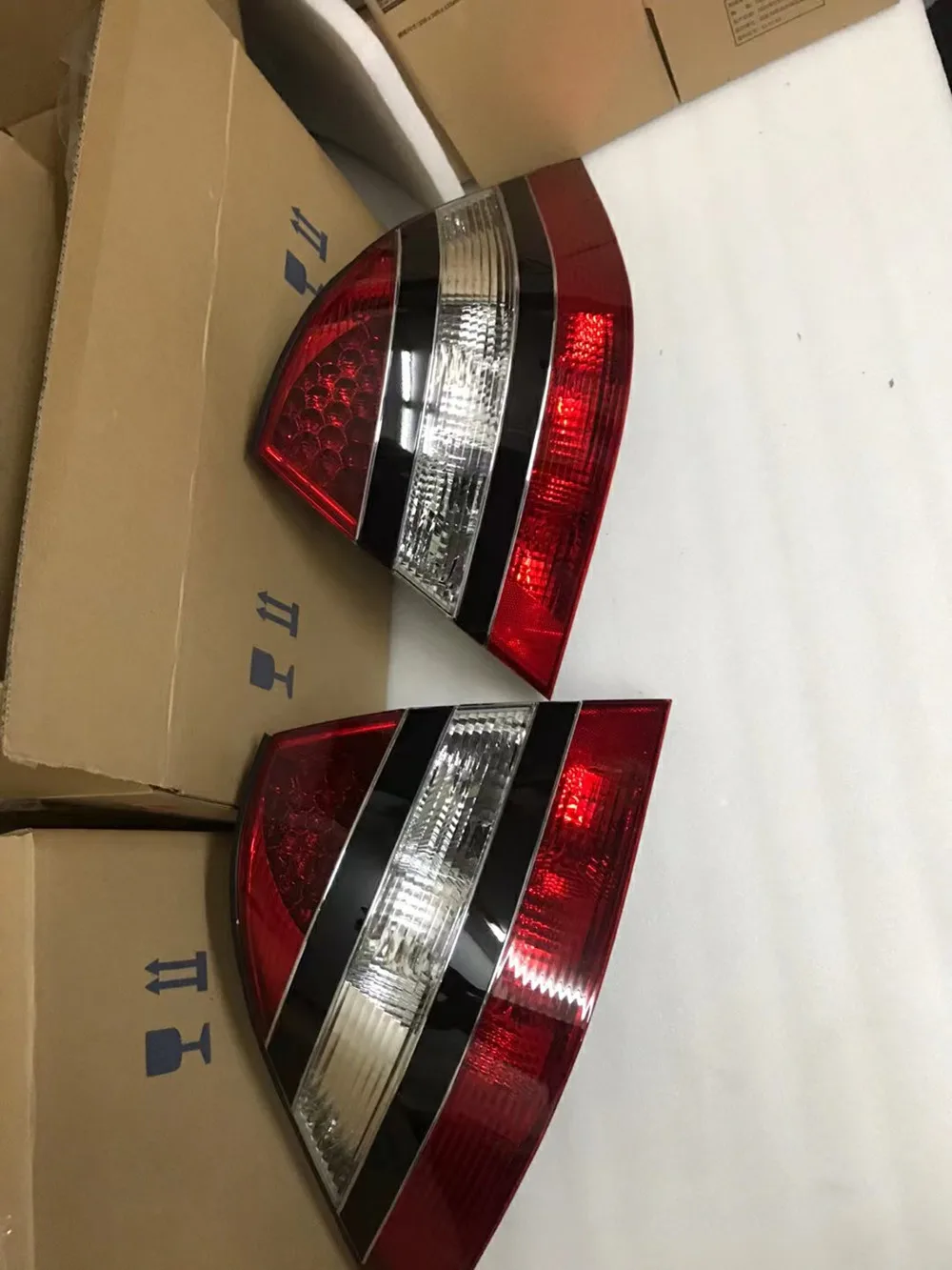 Taillight Assembly For Mercedes-Benz W220 s320 s350 s500 s600 With Dynamic Turning Lights Brake Reverse Lamp