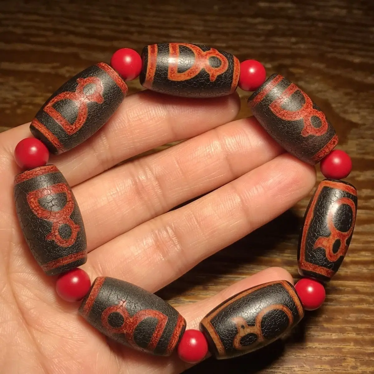 Tibetan area return natural old agate high oil coated pulp weathering genuine dzi beads fire supply god of wealth noble dzi bead