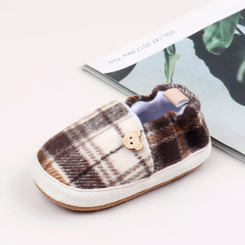 

Весенне-осенняя обувь для первых прогулок для маленьких мальчиков и девочек с модным дизайном в стиле колор-блок и мягкой подошвой из ТПР для детей от 0 до 18 месяцев.