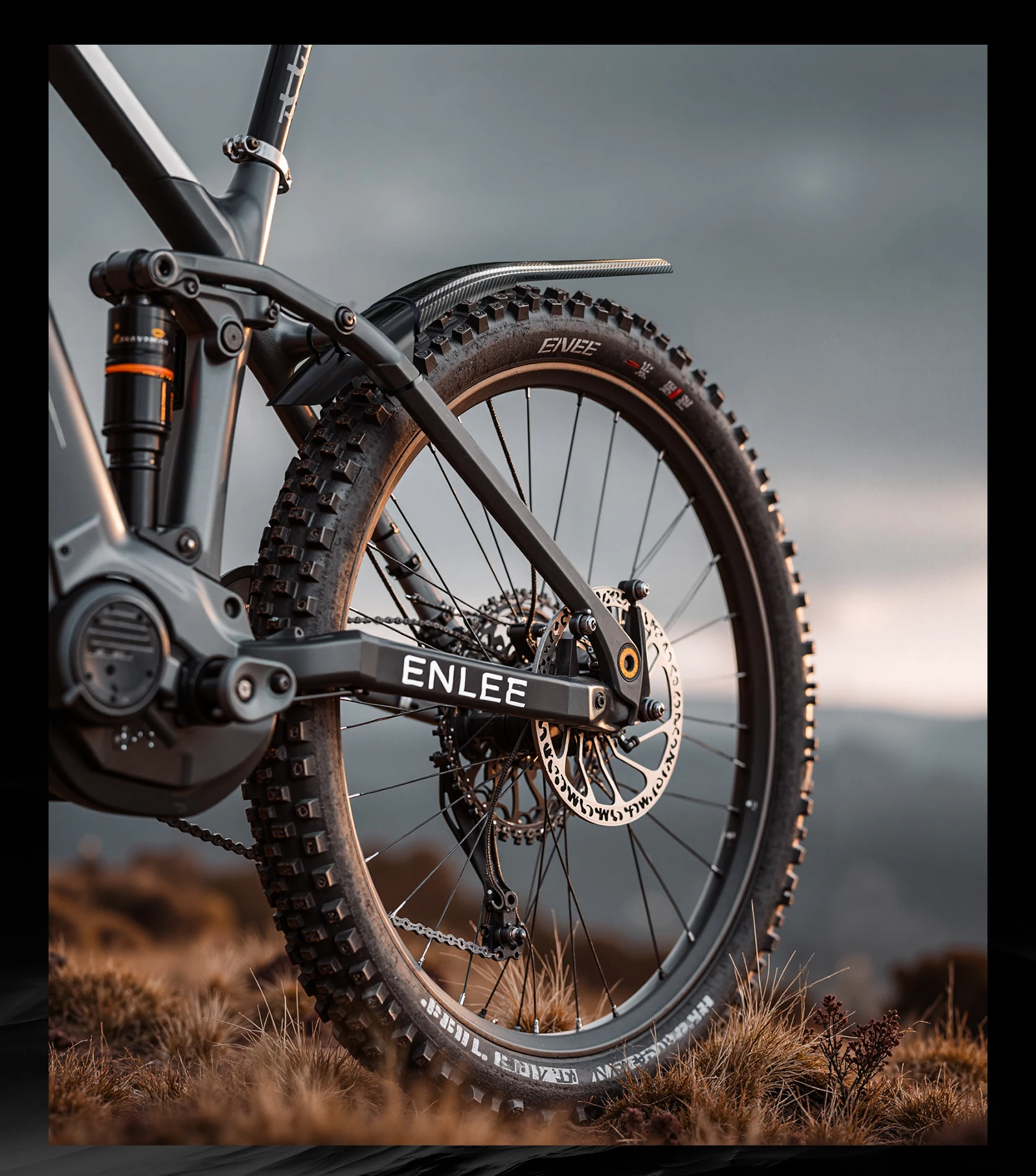 ENLEE واقيات الطين للدراجة الجبلية على المنحدرات واقيات المطر الموسعة والموسعة من ألياف الكربون عالمية للأمام والخلف