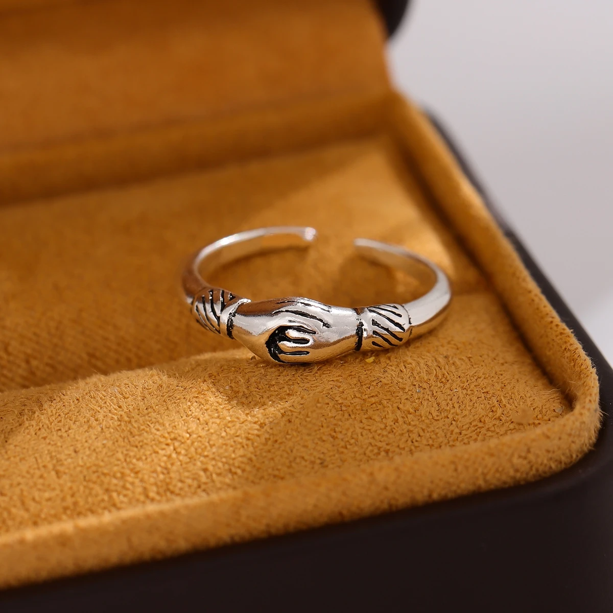 Creative Retro 925 Sterling Silver Jewelry Personality Handshake Positive Energy Eternal Exquisite Opening Rings  R068