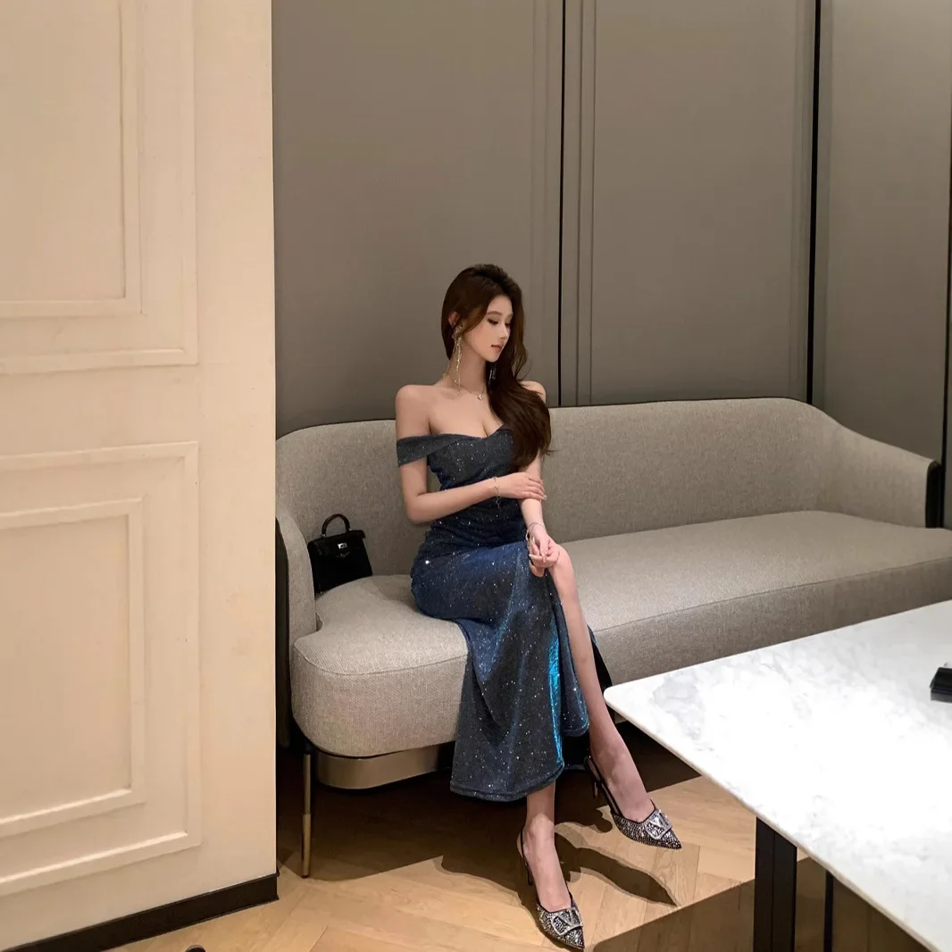 فستان سهرة أنيق للتخسيس بكتف واحد لصيف 2025 فستان حفلات عصري بطول الأرض تنورة على شكل حرف a وأكمام قصيرة