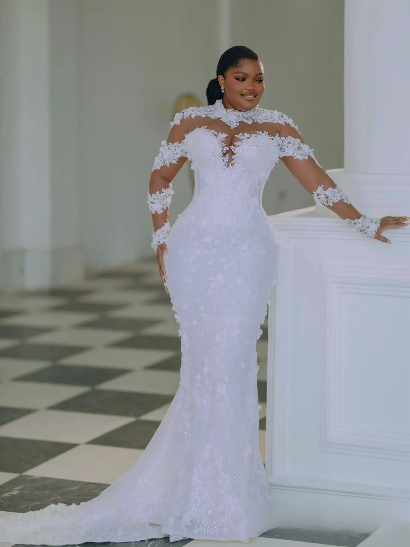 ชุดแต่งงานแบบสั่งตัด คอสูง ประดับลูกปัดและงานปัก 3 มิติ ระยิบระยับ พร้อมชายกระโปรงยาวแบบสวีปเทรน หรูหรา แขนยาวเต็มตัว