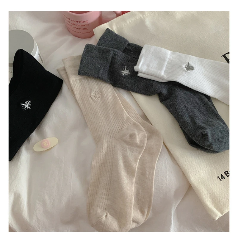 Spring/Autumn/Summer Middle Tube Socks Ins Tide Internet Celebrities Bee Embroidered Retro Socks Japanese Stacking Cotton Socks