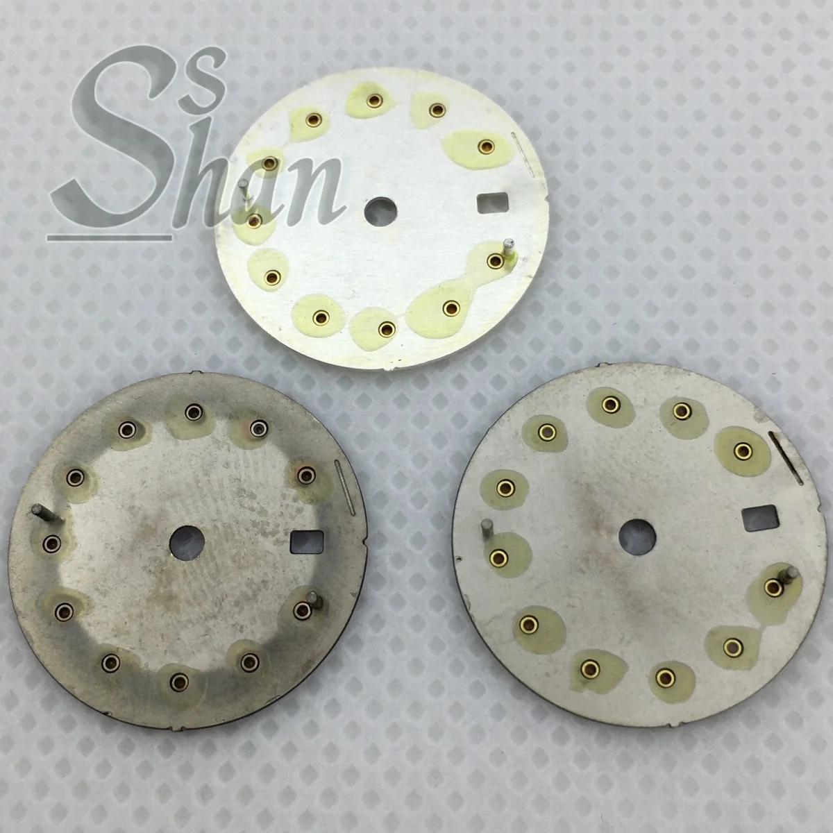 20.5mm watch dial is equipped with gold and silver rose gold diamond index, suitable for the pearl dial of the NH05 movement