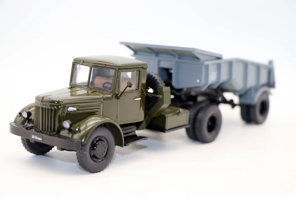 New 1/43 Scale MAZ 200B with MAZ-5232B USSR Truck Diecast Alloy toys Model For Collection Gift