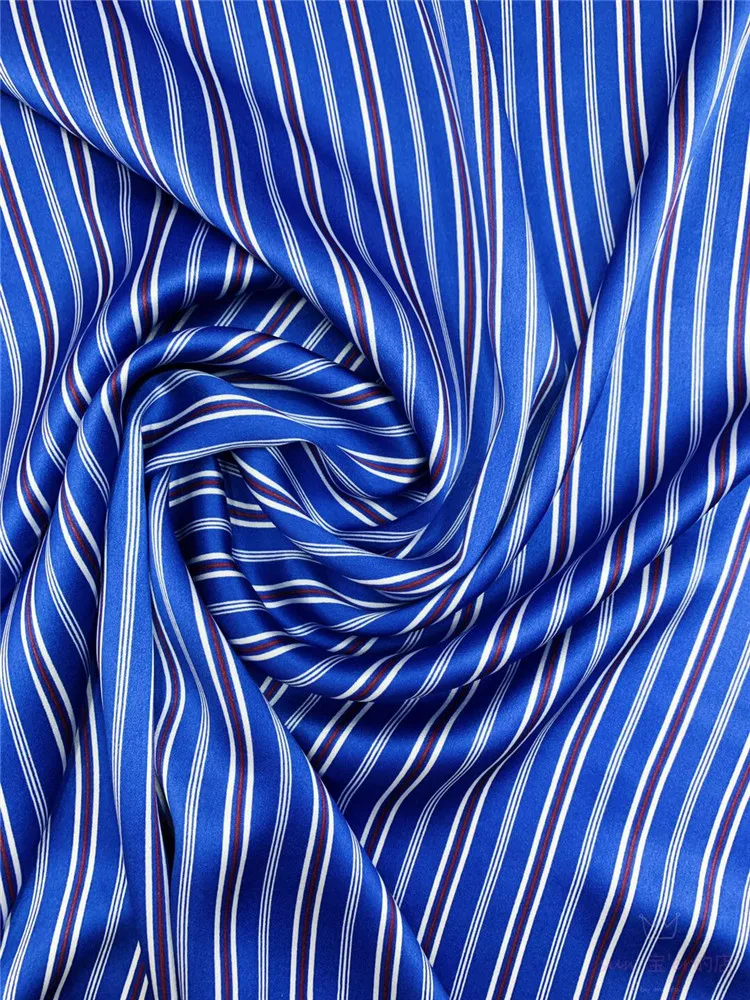 

Простое атласное платье-рубашка в синюю полоску с принтом, ткань из 100% тутового шелка