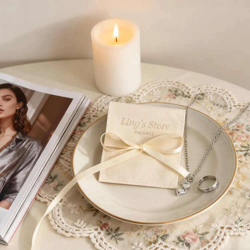 

50 шт., персонализированный логотип, ювелирные изделия из микрофибры, бархатная сумка, конверт, лента, чехол для браслета, часов, очков, органайзер, косметический карман