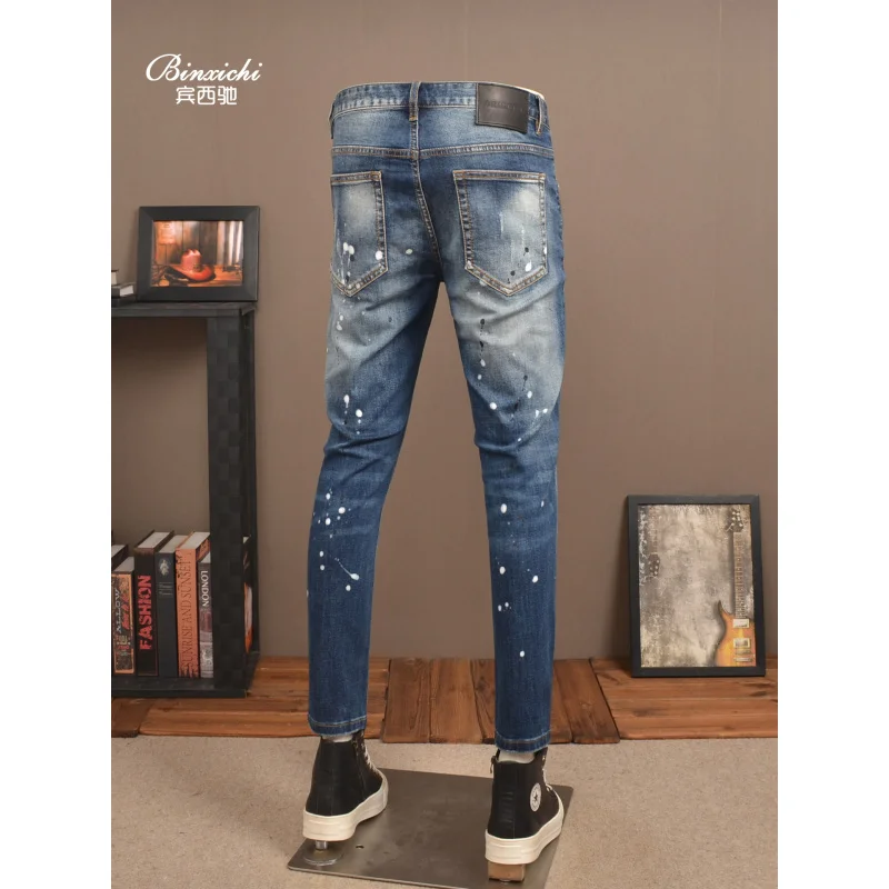 

Осенние винтажные рваные джинсы, мужская мода, уличный тренд, ностальгические облегающие брюки с эластичным принтом краски, маленькие брюки