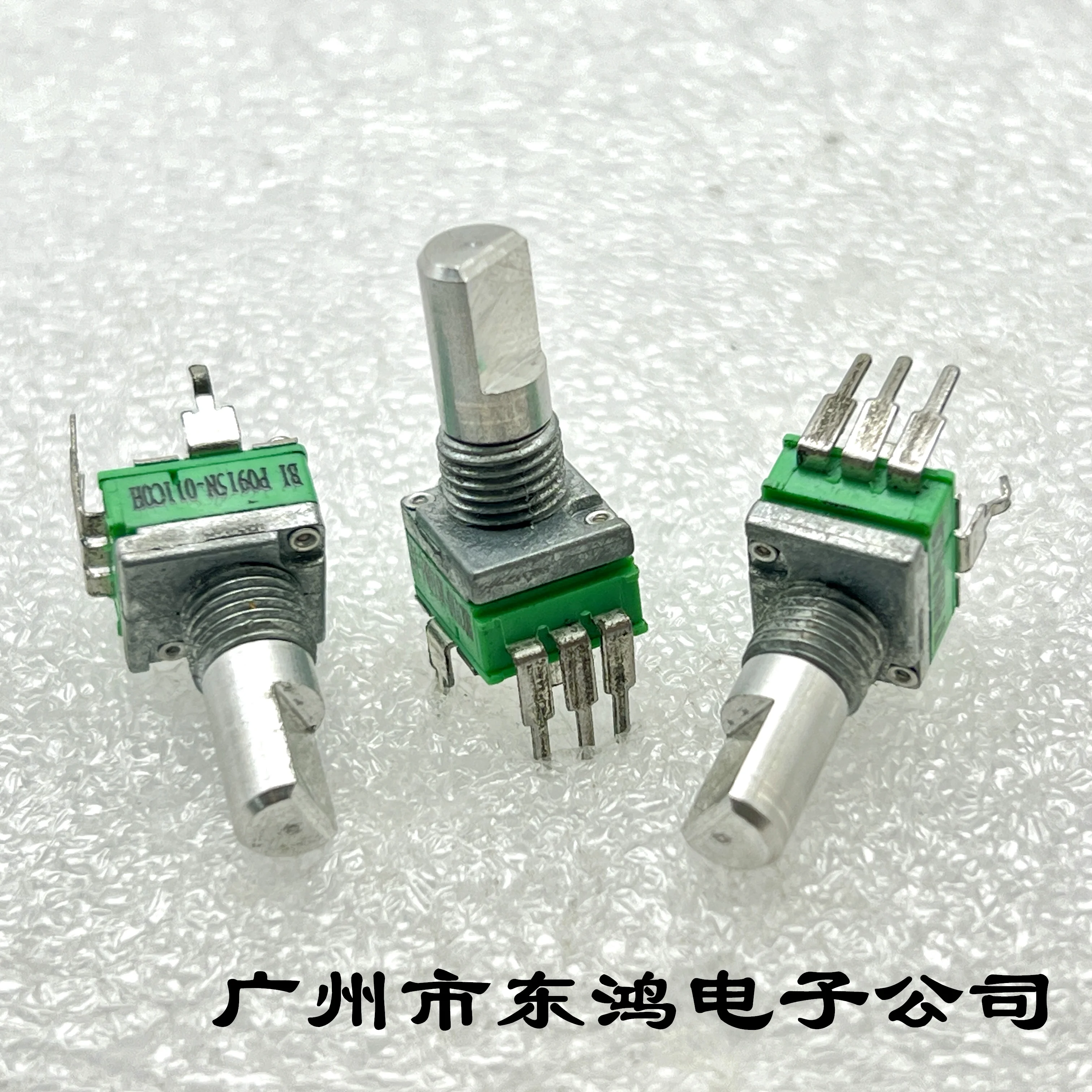 1PCS P0915N-011COH single precision potentiometer mixing console with 40 positioning A50K axis length 15mm