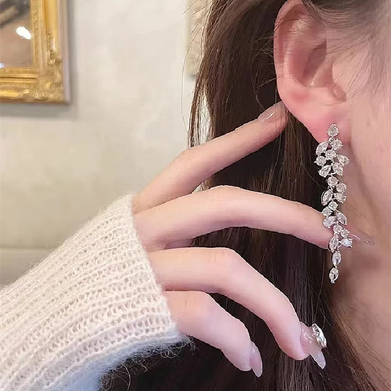 Exquisite Blätter-Kristallblumen-Ohrstecker für Damen, AAA-Zirkon, Rosen-Schmetterling-Quasten-Ohrringe, Brautschmuck für Hochzeit und Party – Detail 9