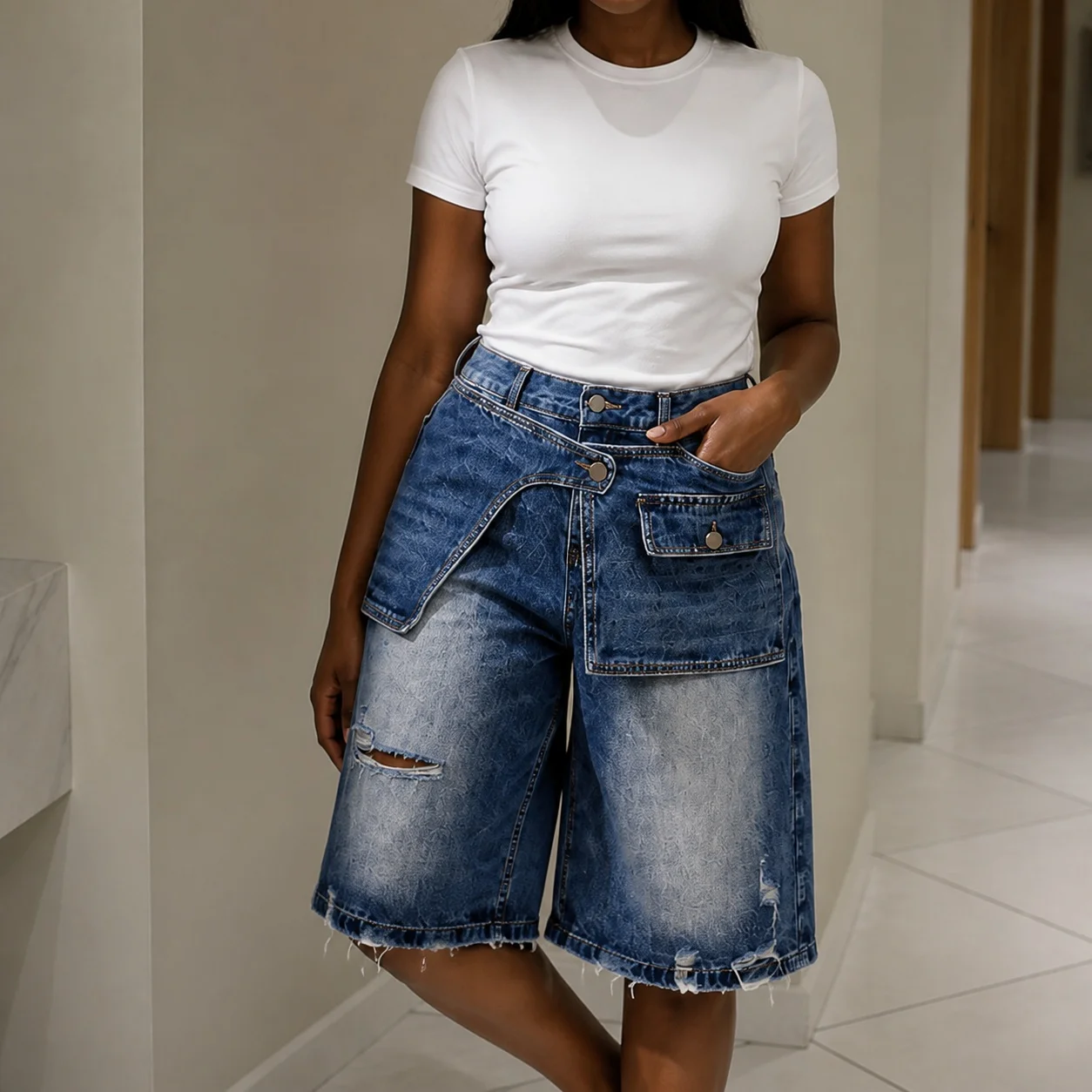 Women's High Waist Distressed Ripped Loose Fit Casual Denim Shorts with Frayed Hem Washed Look Summer Streetwear Bottoms