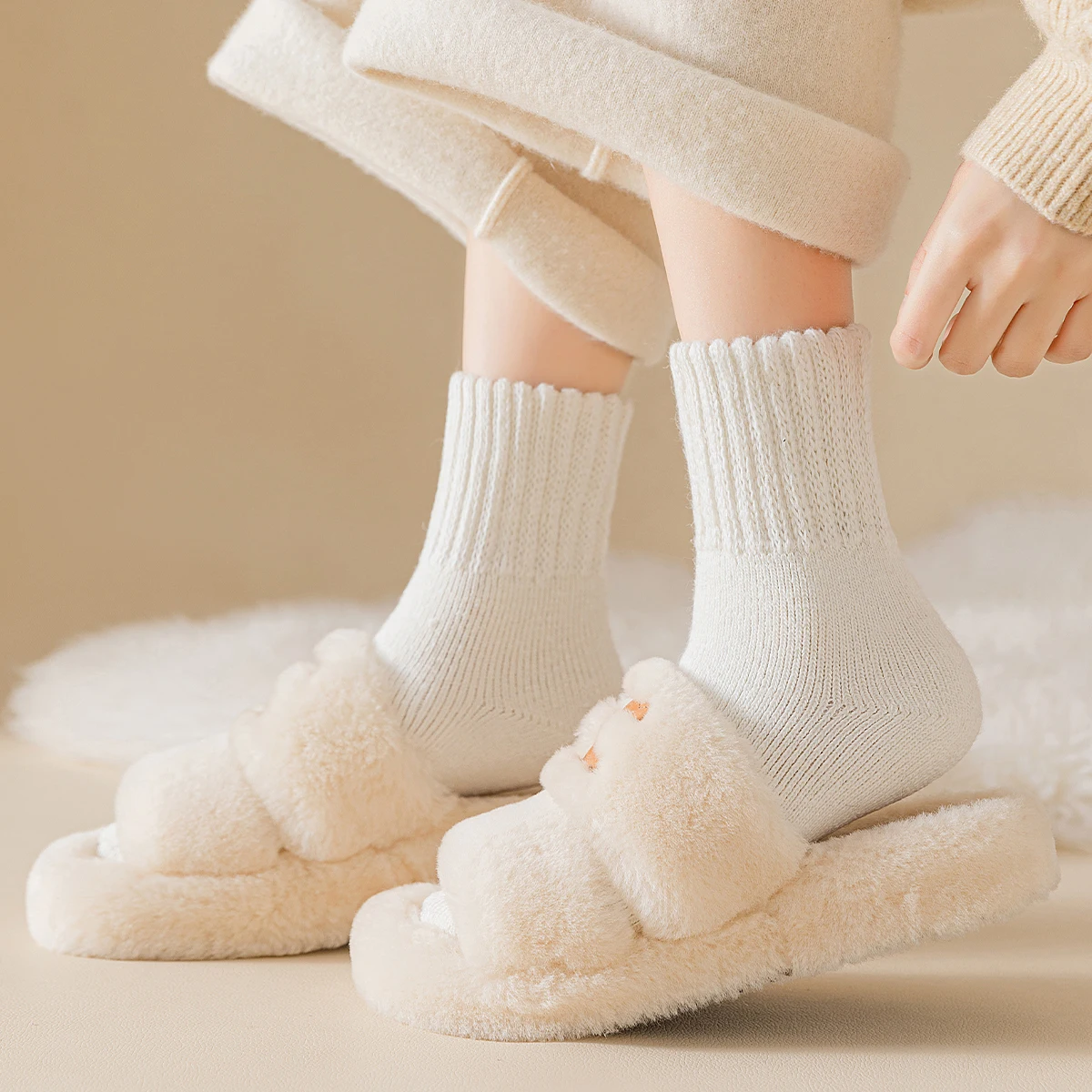 2 أزواج من الصوف الخريف والشتاء المرأة بلون بسيط موضة نمط الكلية سميكة الدافئة حلقة مريحة منتصف جوارب أنبوبية