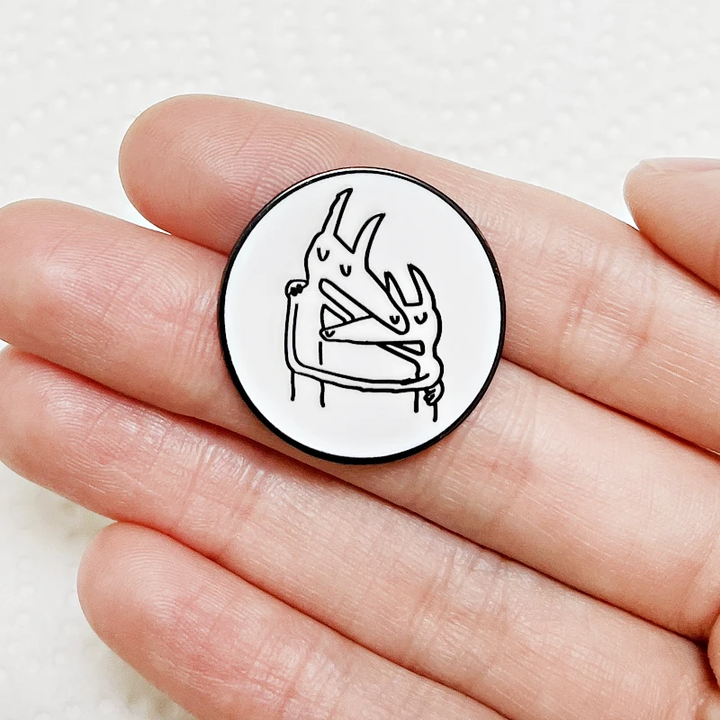 تعانق الكلاب الظهر الأبيض مانغا الهزلي المينا دبوس دبابيس الموسيقى والمجوهرات