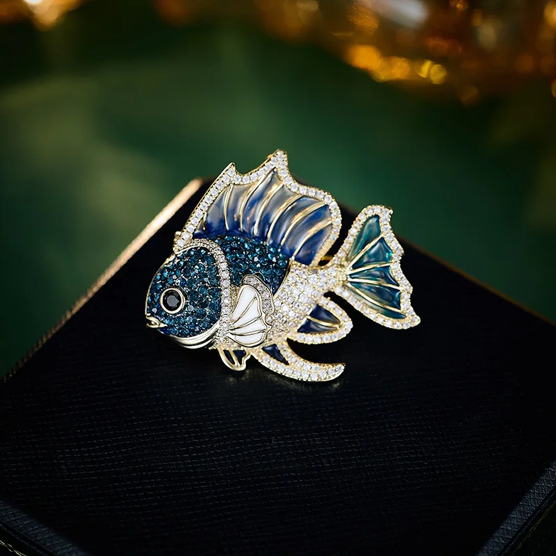 بروش مينا السمك الاستوائي المبتكر المليء من دبابيس حيوانات لطيفة من الزركونيوم، إكسسوار راقي