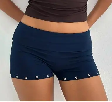 

Поднимите свой летний гардероб с помощью наших стильных полых шорт темно-серого и темно-синего цвета!