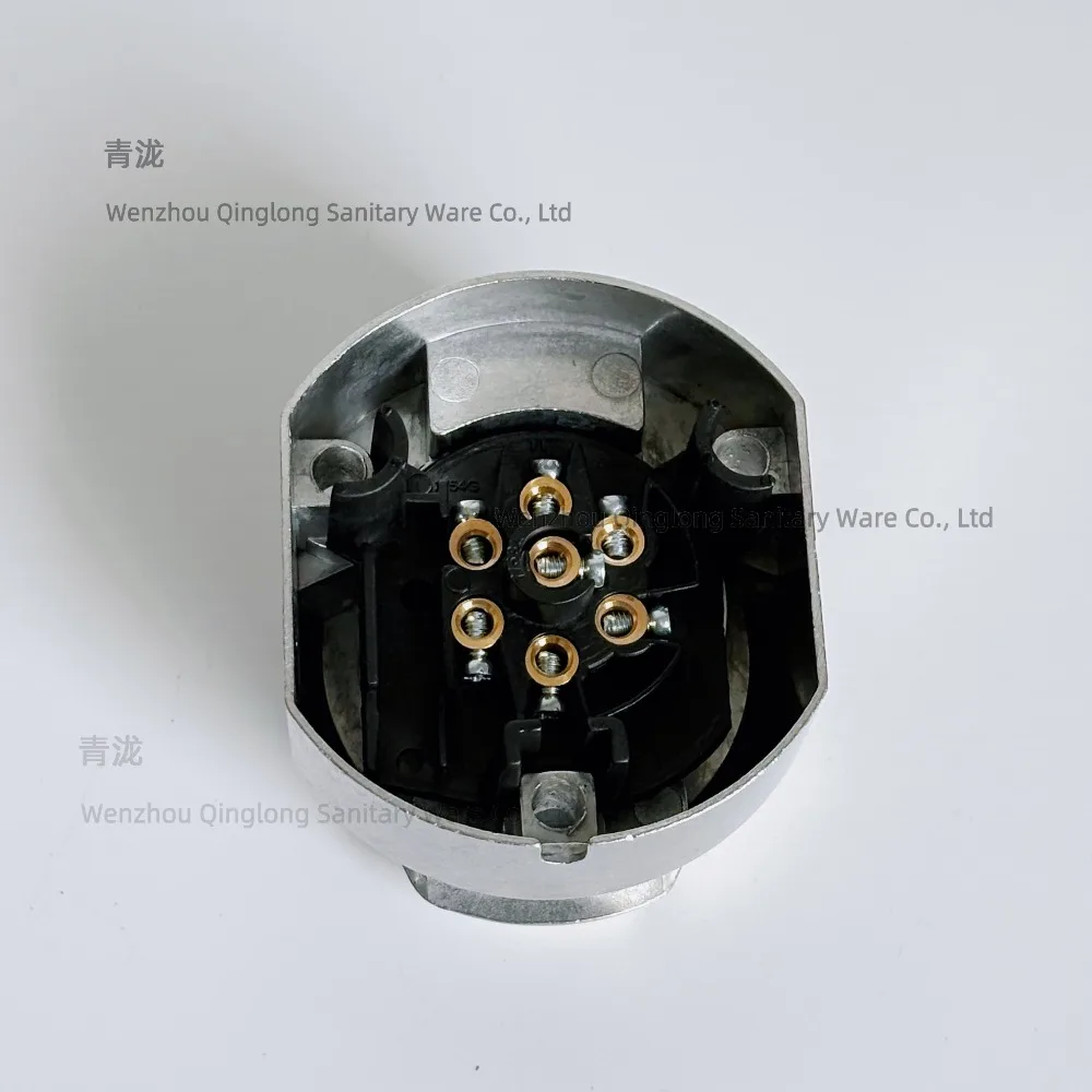 

Waterproof 12V trailer electrical connector with aluminum alloy 7-pin plug and EU socket adapter for J7F8 protection