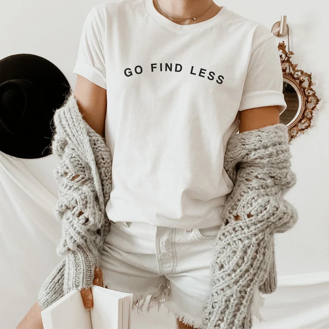 Skuggnas Go Find Less Funny Graphic T-shirt Gift for Her Empowerment Women Shirt Short Sleeved Fashion Tumblr Cotton t shirts
