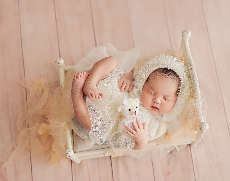 Newborn Photography Props Wooden Backdrop Iron Posing Crib Bed Floral Outfit Set Pillow Wrap Set for Baby Studio Photo Shoot