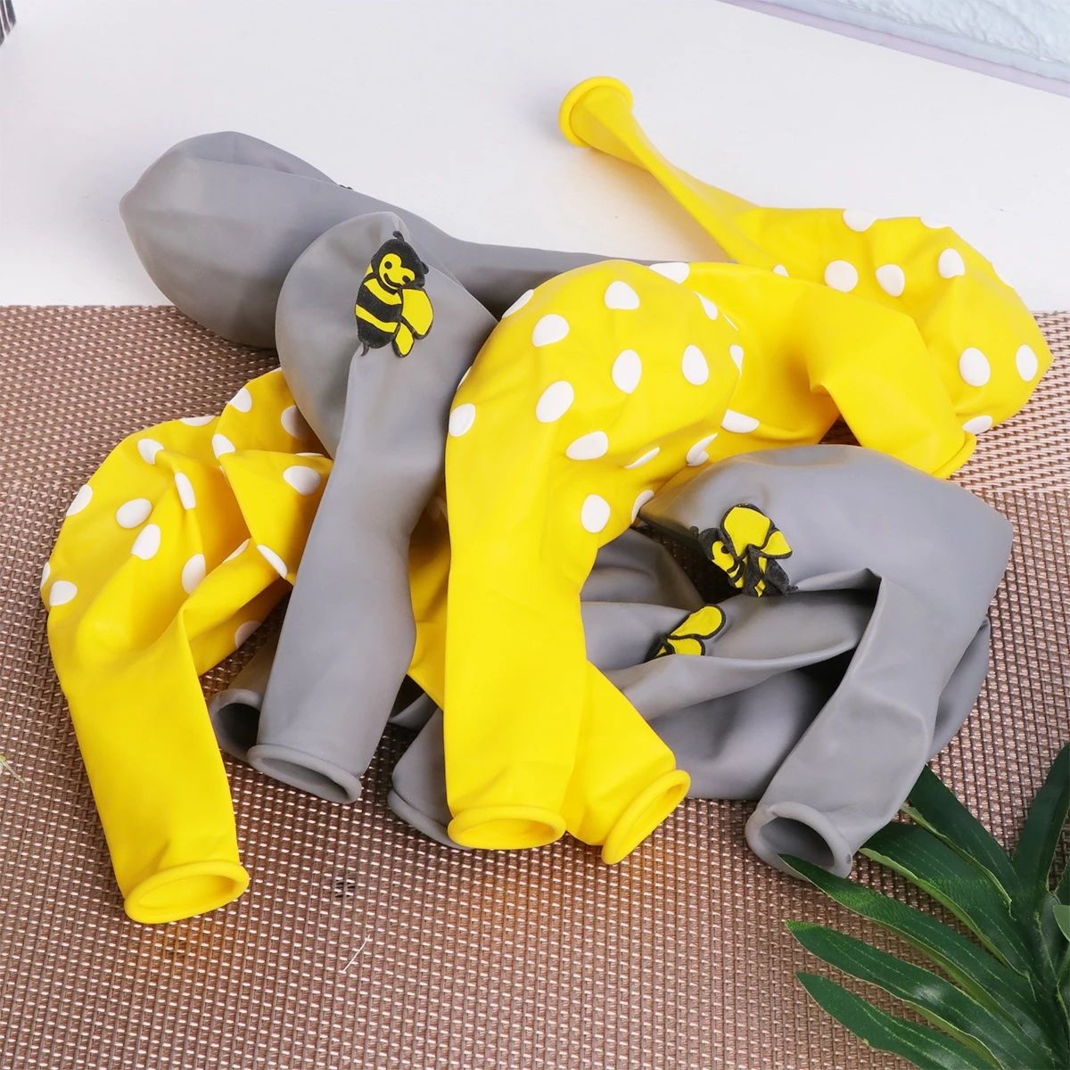 

10PCS Bee Printing Balloons Set Colorful Latex Party Kit Baby Birthday Supplies Decoration Indoor Outdoor Festive
