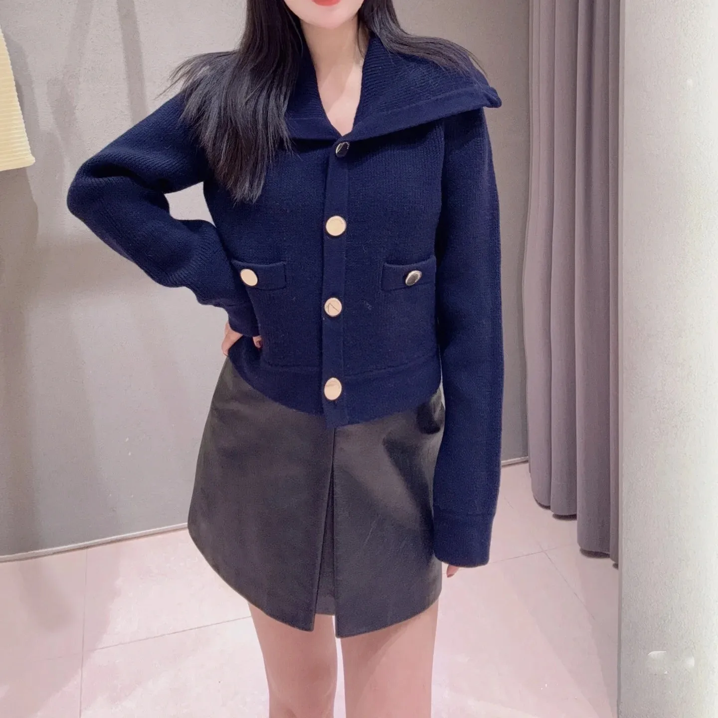 

High-End Version SE Home Simple Elegance k Blue Commute Elegance Turn-down Collar Knitted Sweater Jaet Top