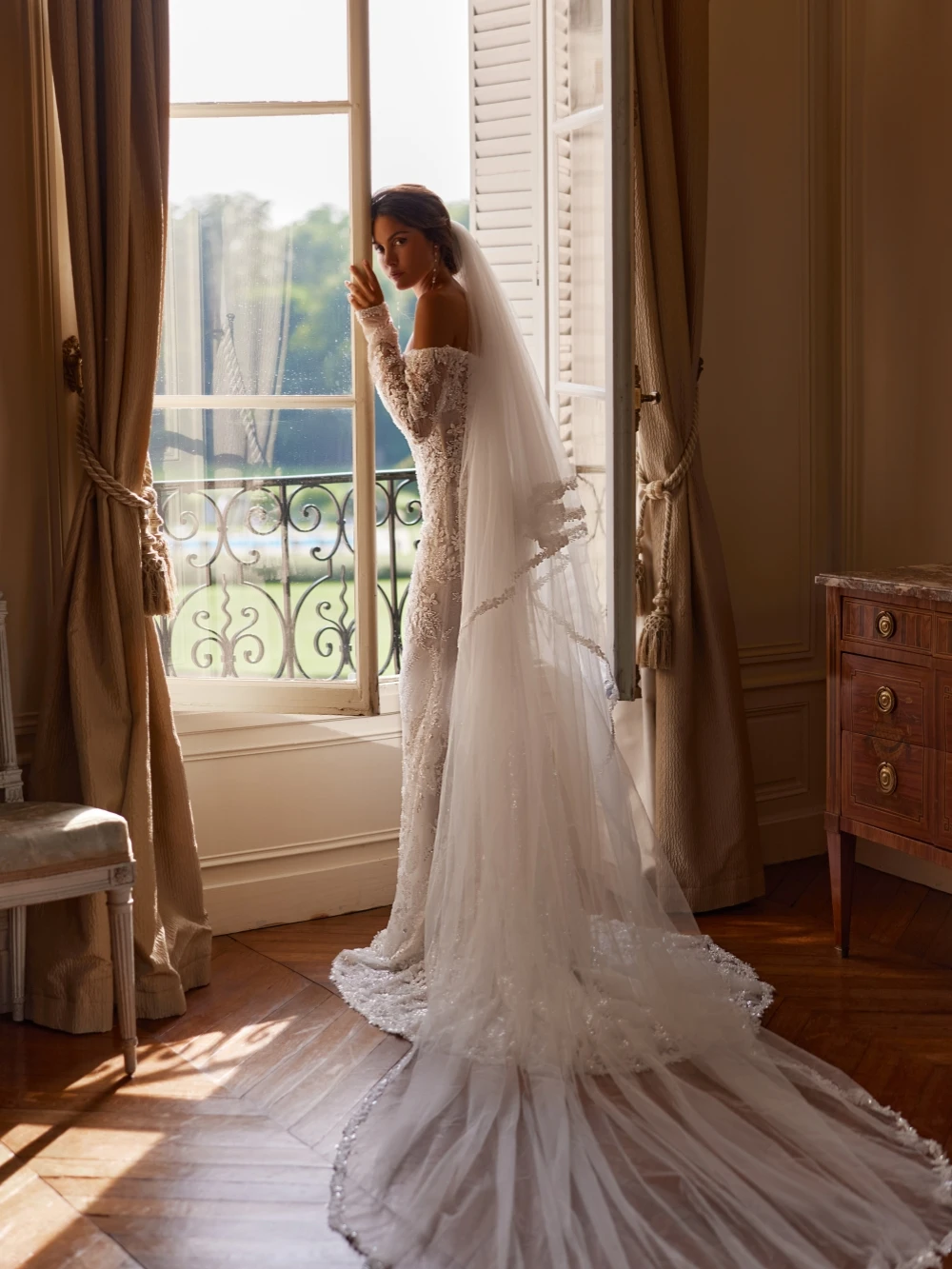 Basque Waist Fitted Wedding Dress: The Perfect Blend of Structure, Elegance, and Modern Bridal Style Basque Waist Fitted Wedding Dress: The Perfect Blend of Structure, Elegance, and Modern Bridal Style