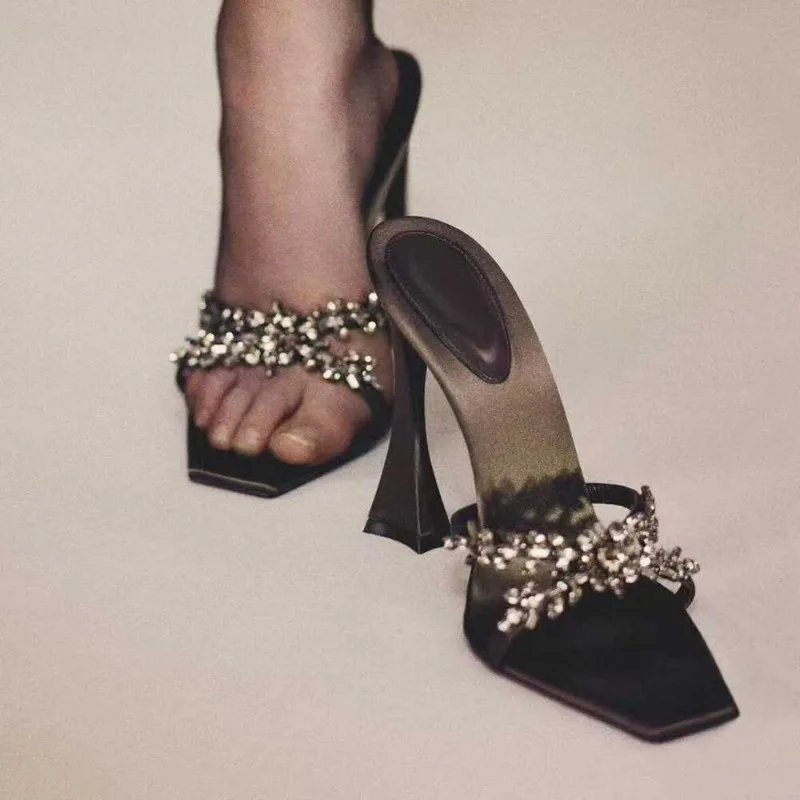 

2025 модные женские тапочки с квадратным носком, роскошные платья с открытым носком, пикантные повседневные женские сандалии на высоком каблуке, пляжные тапочки черного цвета 41