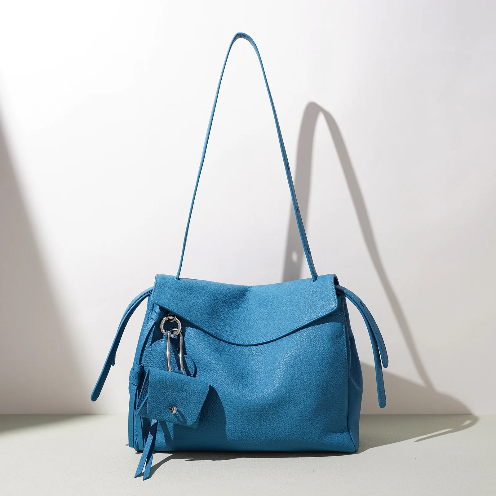 2026 Texture Flip-Top Envelope Bag Leather Top Grain Cowhide Shoulder Crossbody Bag Daily Commuting Women's Bag