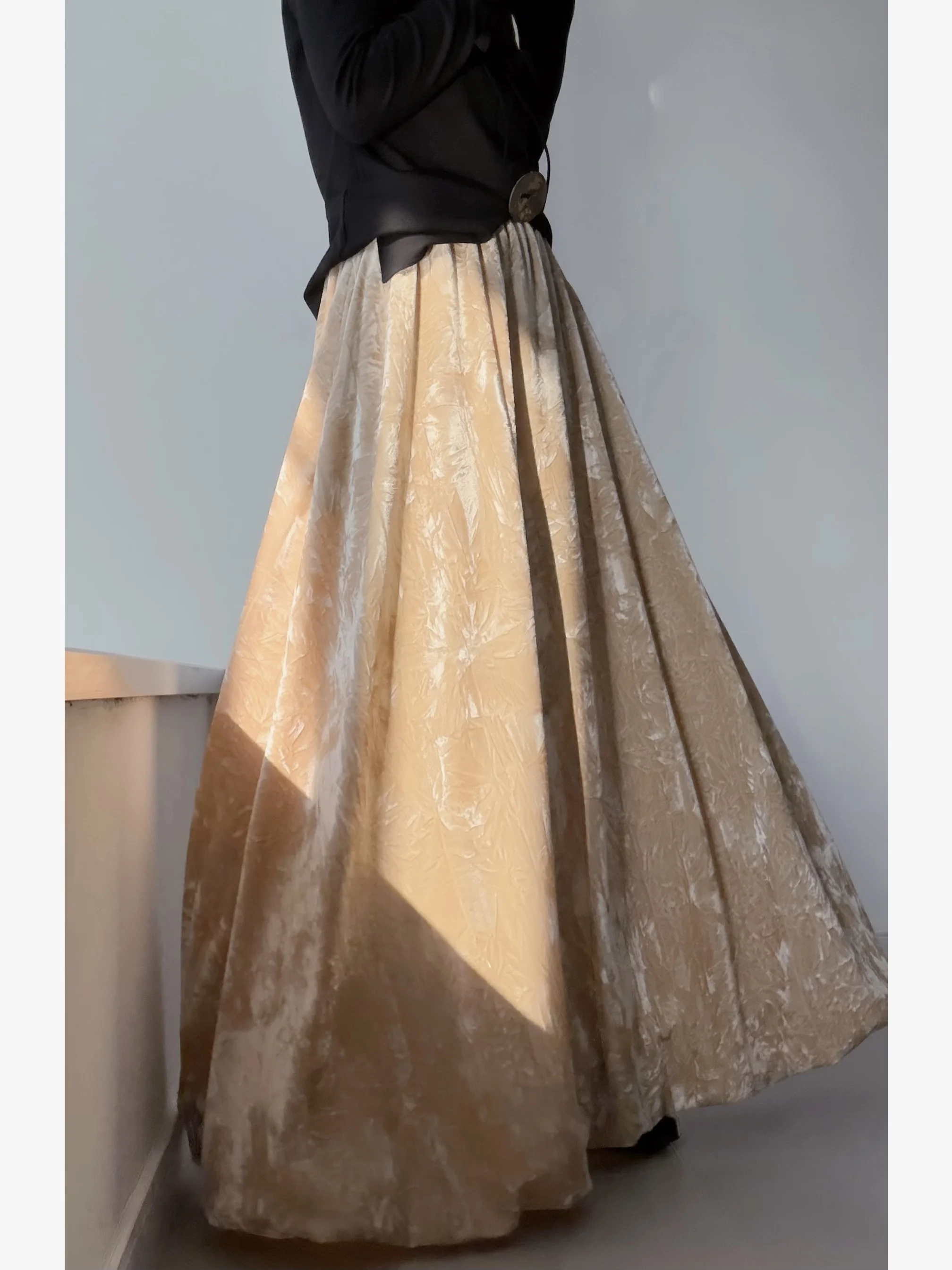Elegant Velvet Floral Embroidery Half Skirt Women's Flared Bloom Long Skirt Vintage Touch Fashionable Commute Suitable for All