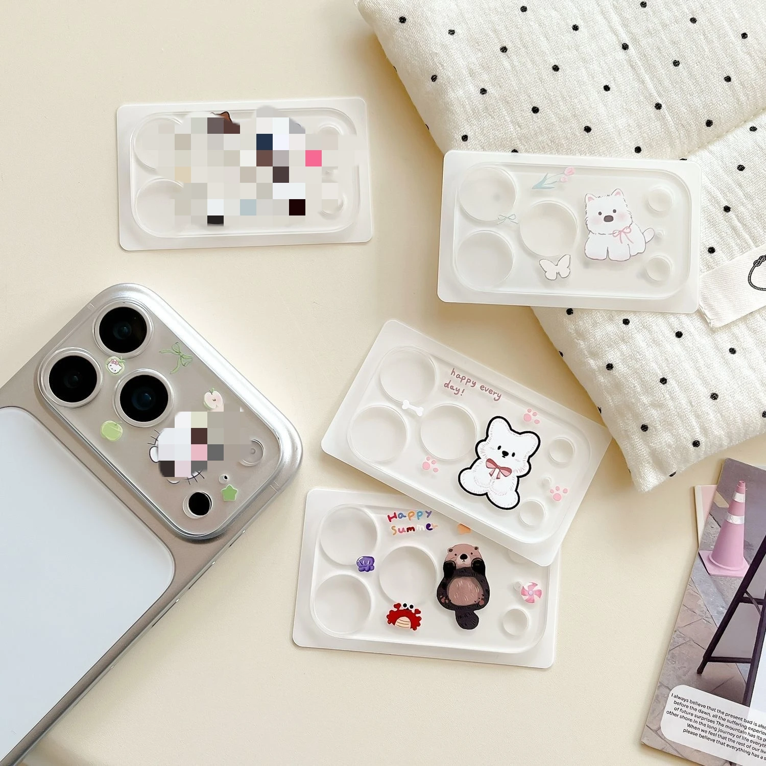 

Милый стикер для объектива iPhone 17 Promax, украшение в виде плюшевого медвежонка, держатель для ручки на камеру, клей на обратной стороне, наклейка для ногтей