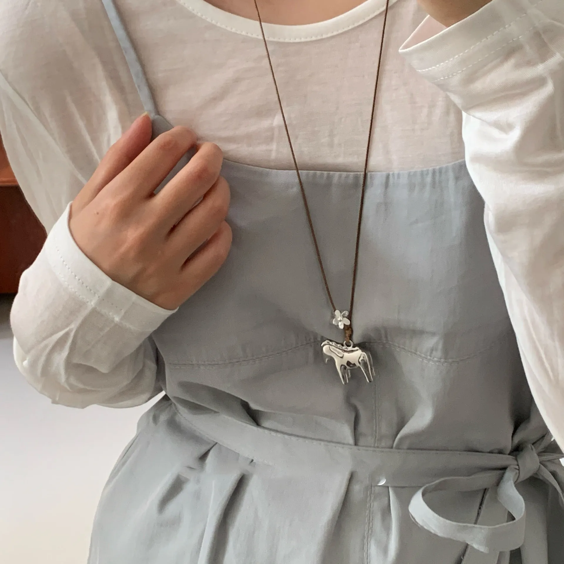 New Silver Color Zodiac Sign Horse Flower Necklace For Women Fashion Leather Rope Choker Chain Jewelry Accessory Party Gift