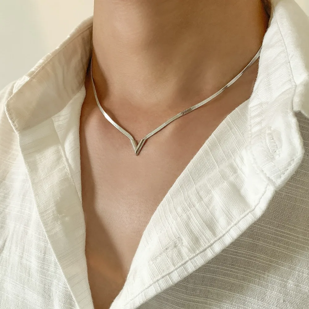 New Personality Simple Creative Stainless Steel Necklace for Men V-shaped Brass Snake Chain Fashion Match Blade Clavicular Chain