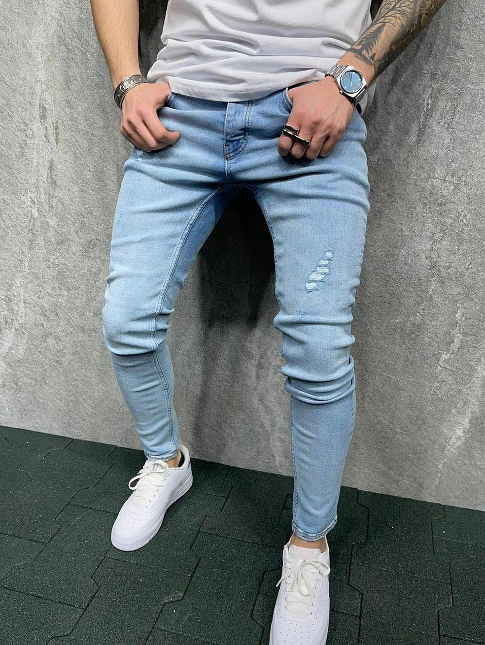 

ZAFUL Light Wash Ripped Detail Casual Jeans