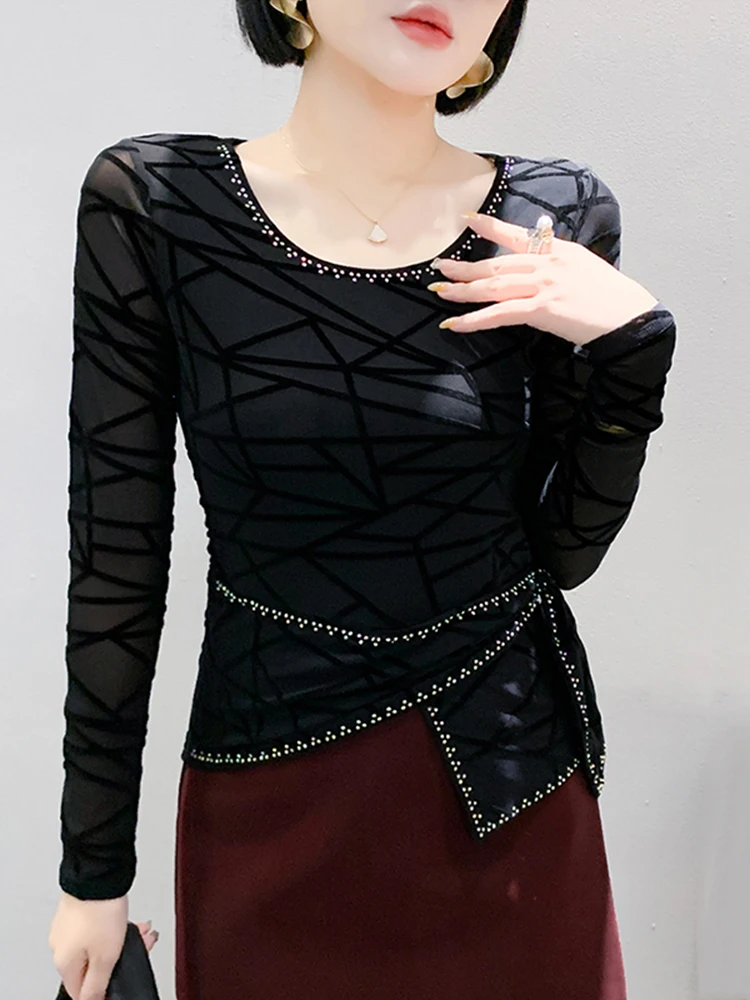 Ele Long Sve المخملية تي شيرت مطبوع المرأة سليم صالح الربيع Faion الأوروبي Sle غير المتماثلة مطرز أعلى لي قاعدة irt